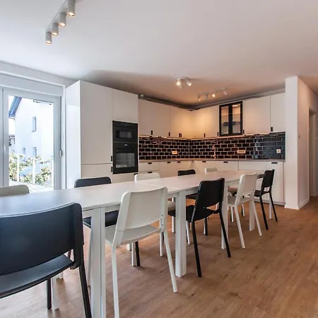 Vipavska House אכסניה *