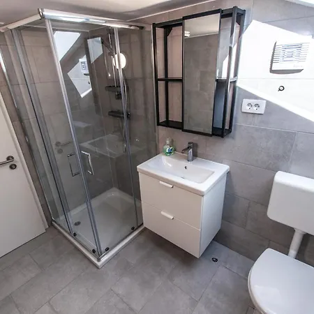 Vipavska House * Ljubljana