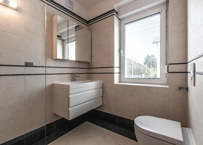 Vipavska House Hostel *